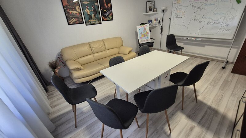 Unirii, Zepter, P-ta Alba Iulia, semistradal, randul 2 de blocuri, liniste