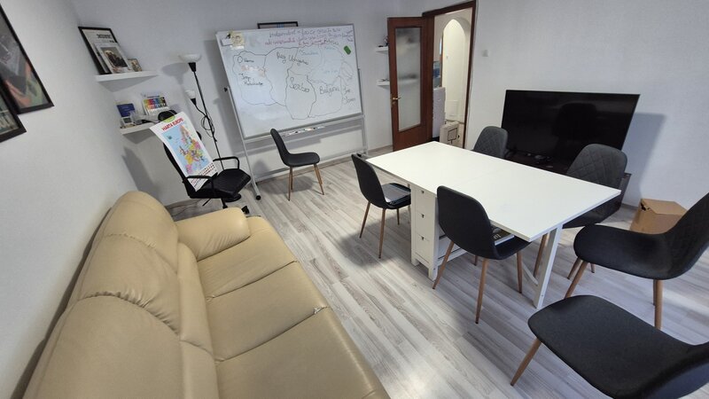 Unirii, Zepter, P-ta Alba Iulia, semistradal, randul 2 de blocuri, liniste