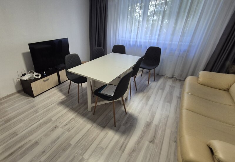 Unirii, Zepter, P-ta Alba Iulia, semistradal, randul 2 de blocuri, liniste