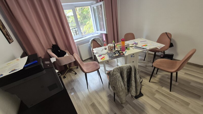 Unirii, Zepter, P-ta Alba Iulia, semistradal, randul 2 de blocuri, liniste