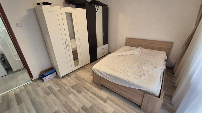 Unirii, Zepter, P-ta Alba Iulia, semistradal, randul 2 de blocuri, liniste