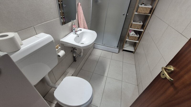 Unirii, Zepter, P-ta Alba Iulia, semistradal, randul 2 de blocuri, liniste