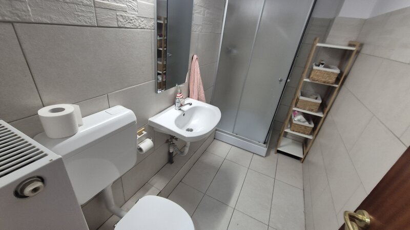 Unirii, Zepter, P-ta Alba Iulia, semistradal, randul 2 de blocuri, liniste